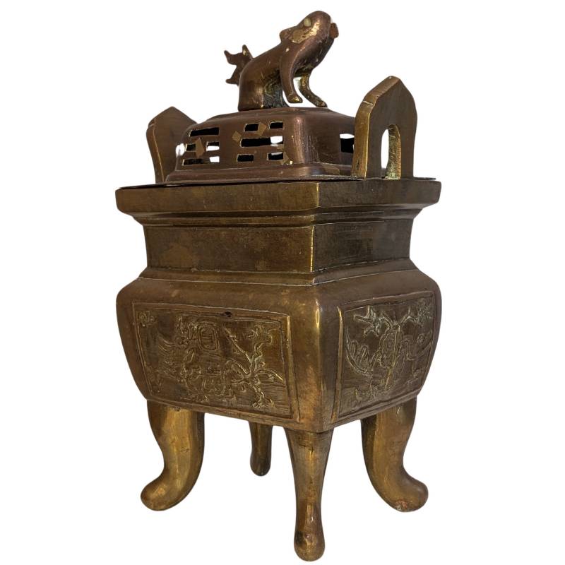 Chinesischer Räuchergefäß aus Bronze im traditionellen Tempelstil, vierbeiniges Modell