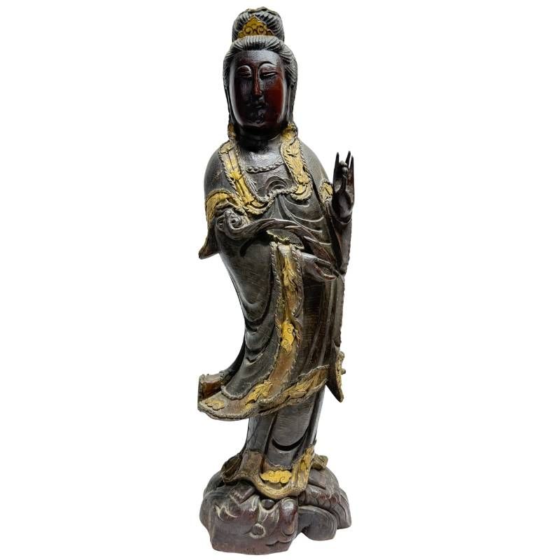 Chinesische Guanyin-Figur aus Holz mit Goldresten – späte Qing-Zeit