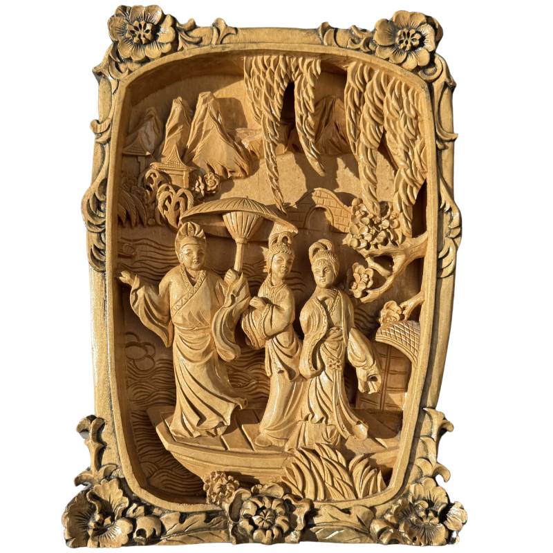 Chinesisches Holzrelief mit einer Szene aus der Legende der Weißen Schlange und Figuren in einem Boot
