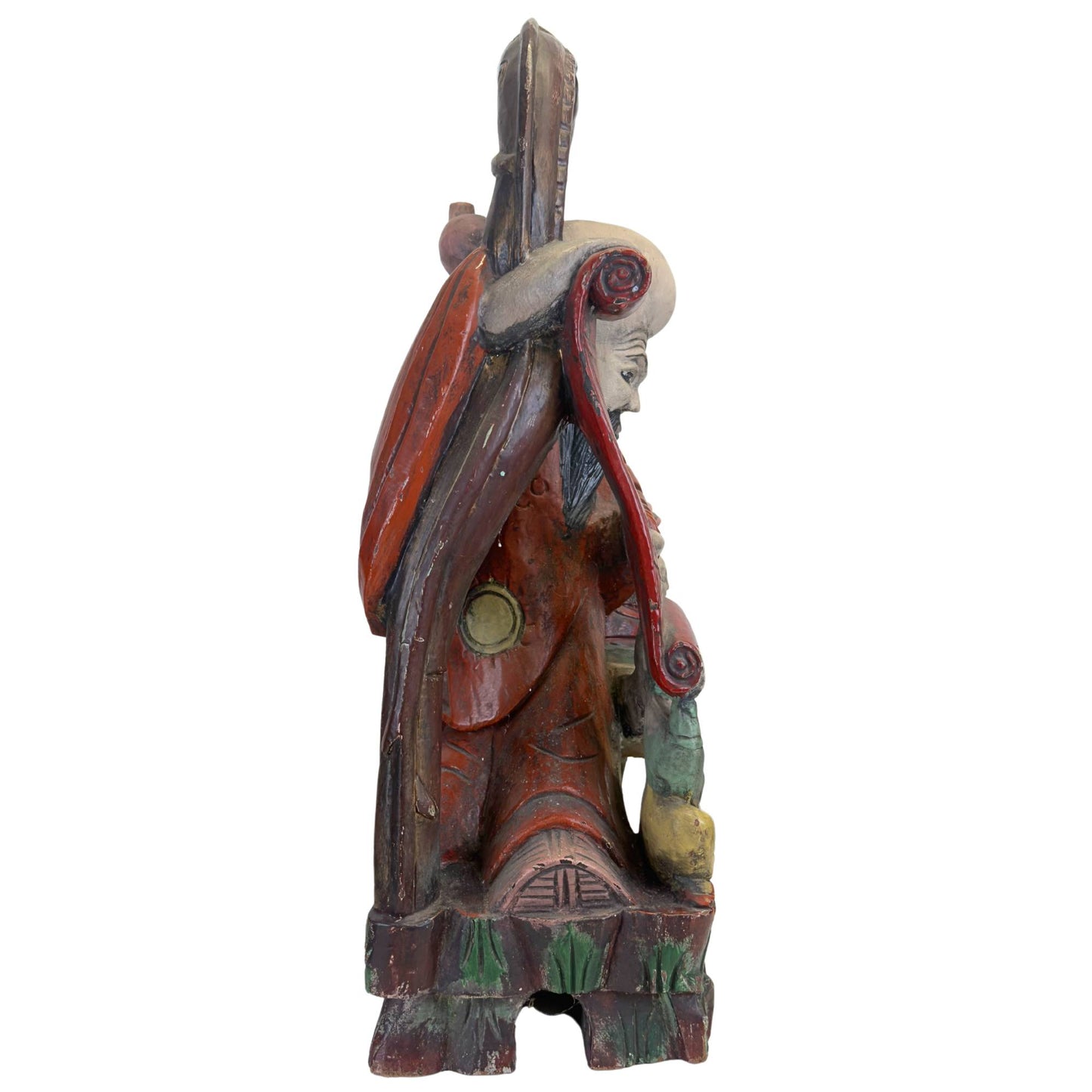 Seitenansicht der Shoulao-Skulptur, wobei besonderes Augenmerk auf die fließenden Linien des Gewandes und die kunstvolle Verarbeitung des Teakholzes gelegt wird.