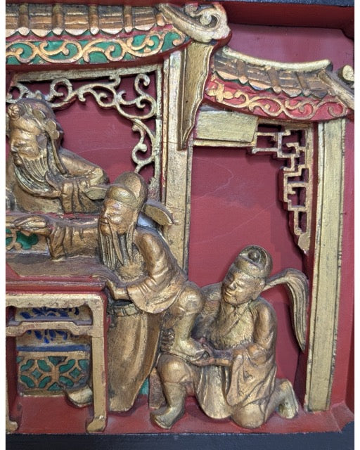Vergoldetes chinesisches Wandpaneel mit knienden Figuren, Qing-Zeit