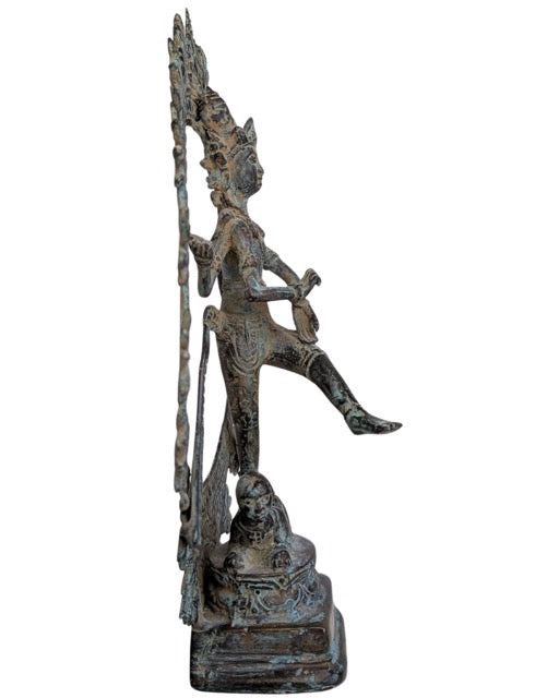 Der tanzende Shiva Nataraja in einem Flammenkranz