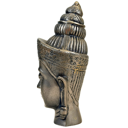 Linker profiel van decoratief Aziatisch metalen godheidshoofd met hoge kroon en lang oorornament