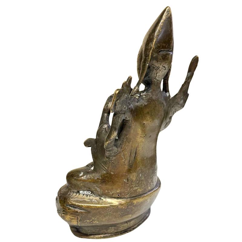 Mikroskopische Aufnahme von natürlichen Dendriten und Kristallbildungen im Inneren antiker Bronze