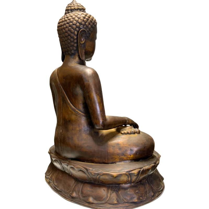 Nahaufnahme der Bhumisparsha Mudra (Geste der Erdberührung) auf antiker Bronze.