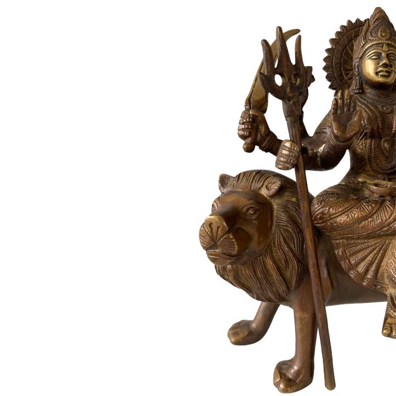 Detail einer Durga-Bronzestatue mit Krone und Schmuck – Hindu-Göttin
