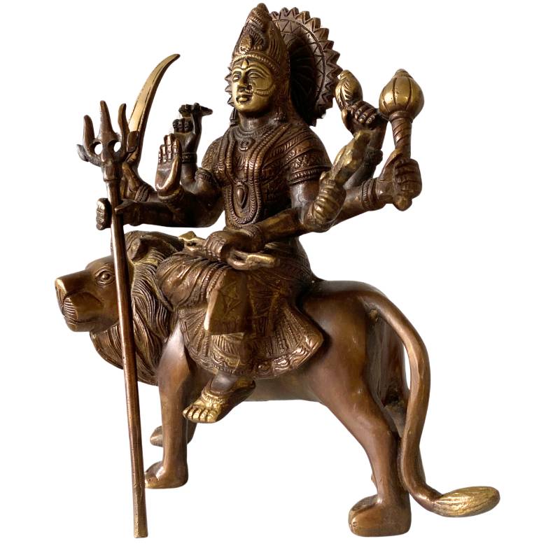 Detail einer alten Durga-Statue aus Bronze mit Krone und Schmuck – Statue der hinduistischen Göttin