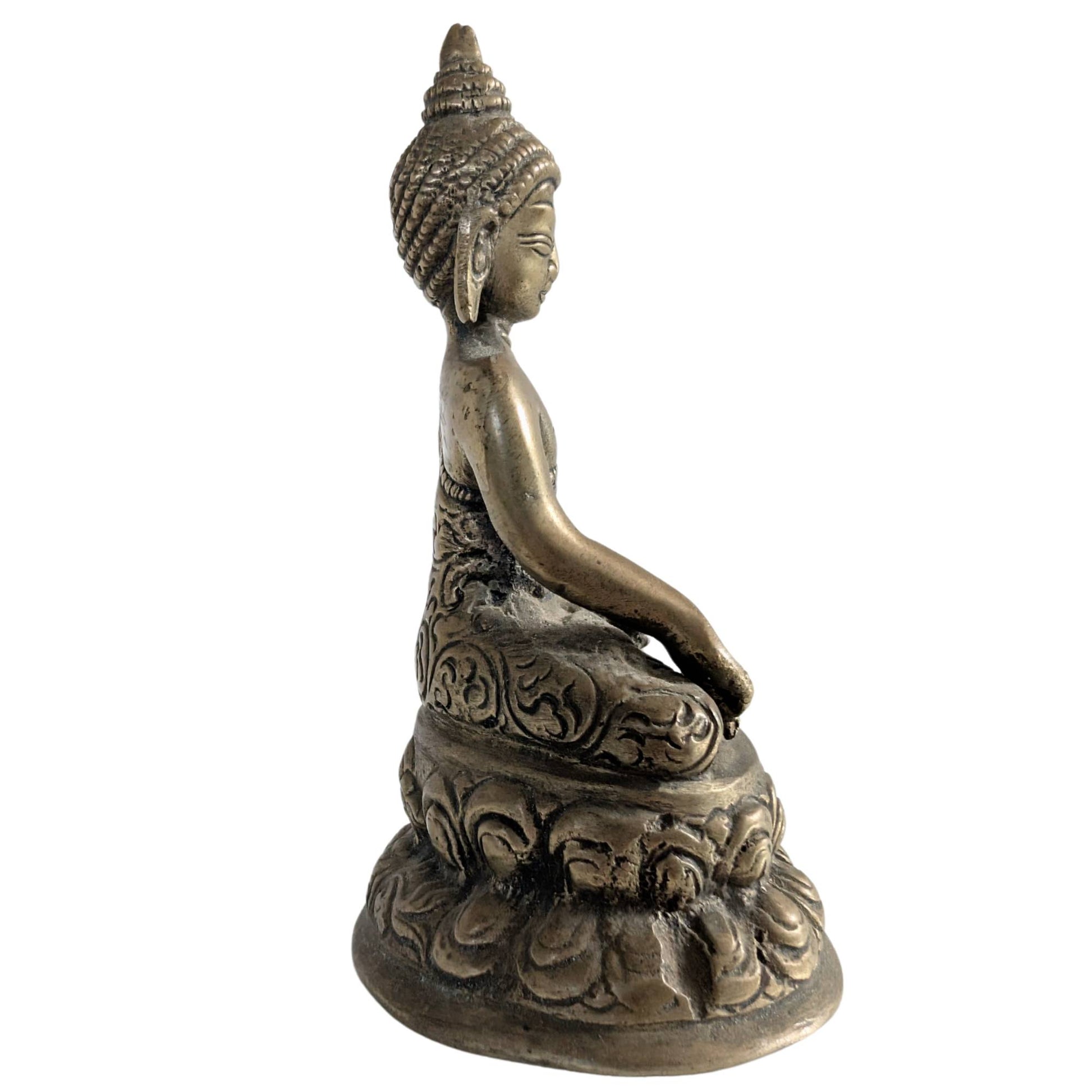 Detail des Hakenkreuzsymbols auf der Handfläche der Buddha-Figur.