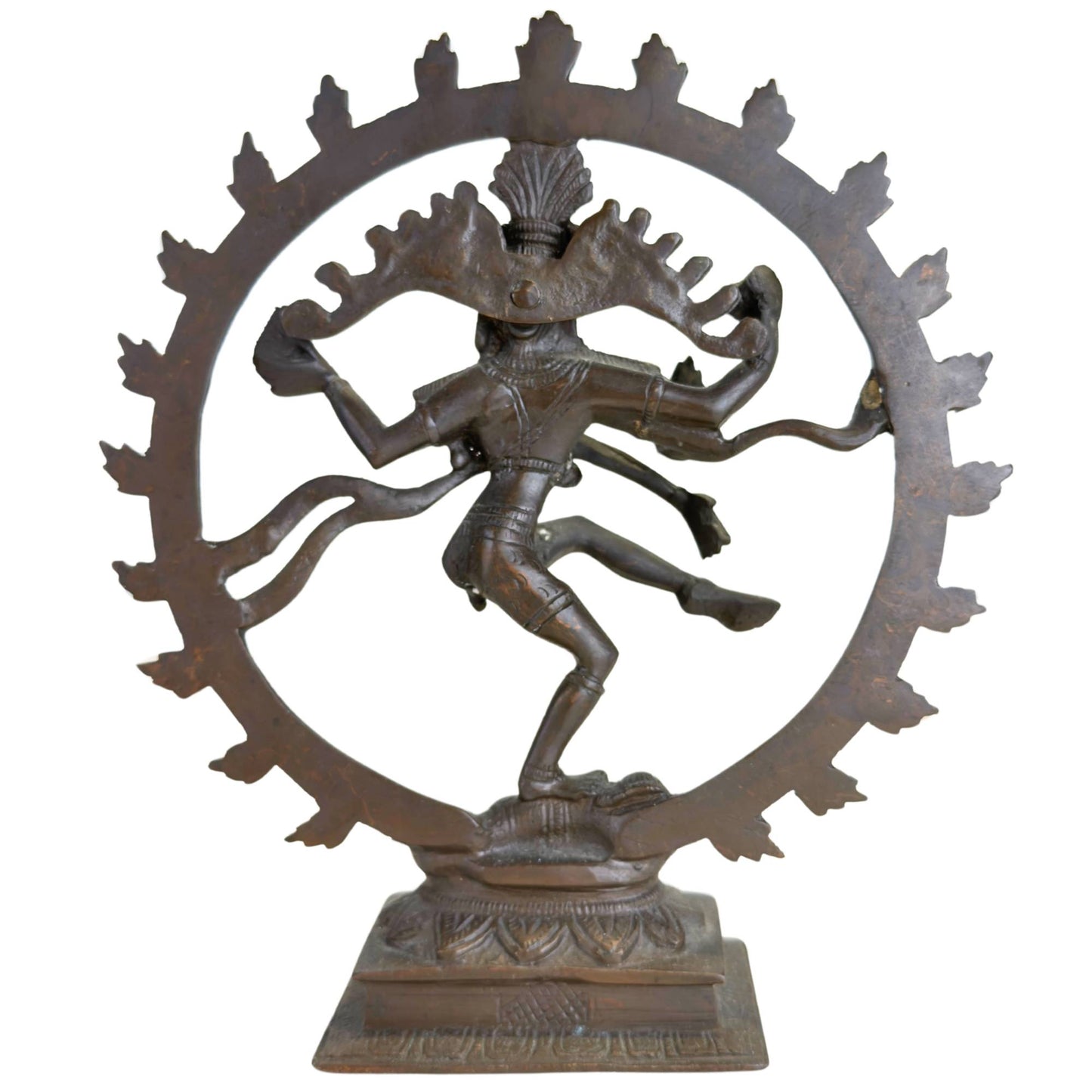 Detailansicht des Rückens und der wallenden Haarlocken der Shiva Nataraja-Skulptur