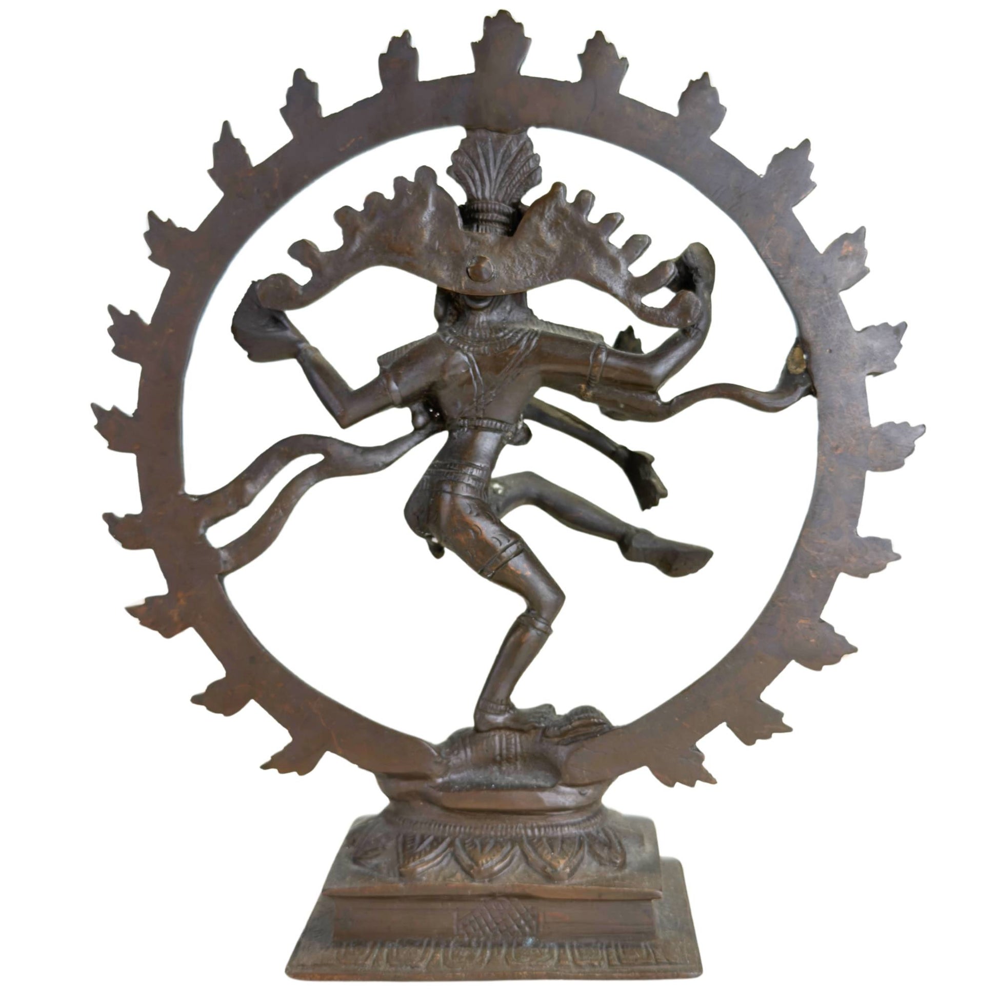 Detailansicht des Rückens und der wallenden Haarlocken der Shiva Nataraja-Skulptur