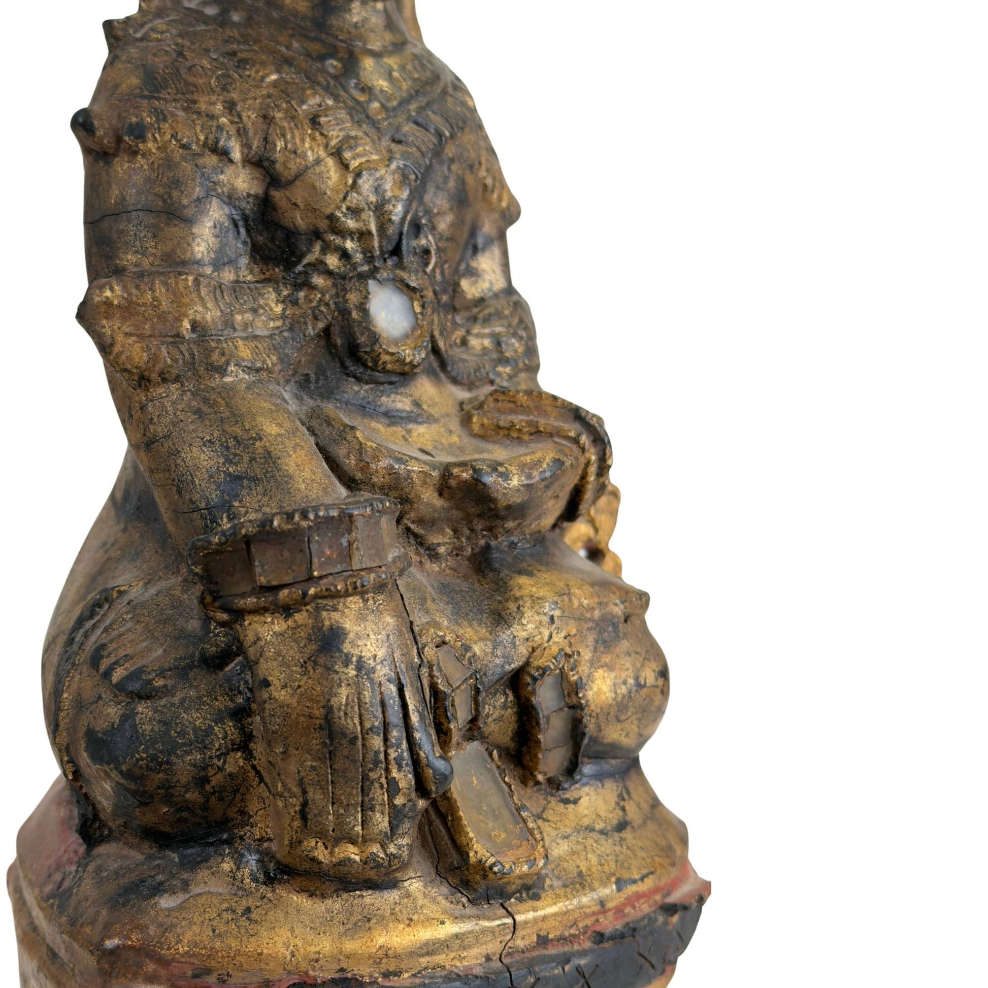 Detail der Vergoldung an einer burmesischen Tempelfigur