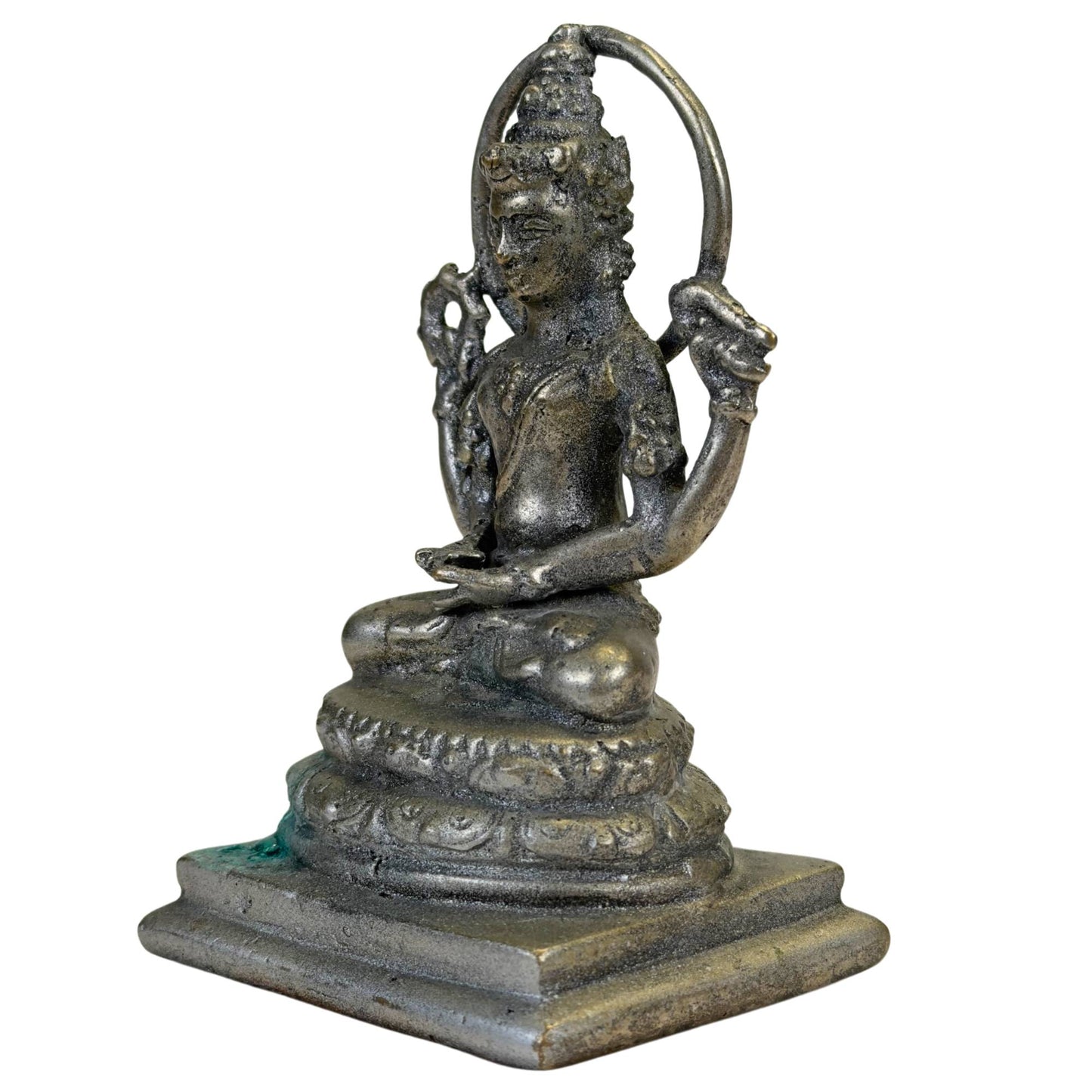 Detail des Heiligenscheins und des Kopfschmucks von Vishnu an einer kompakten indonesischen Bronzestatue mit verwitterter Oberfläche