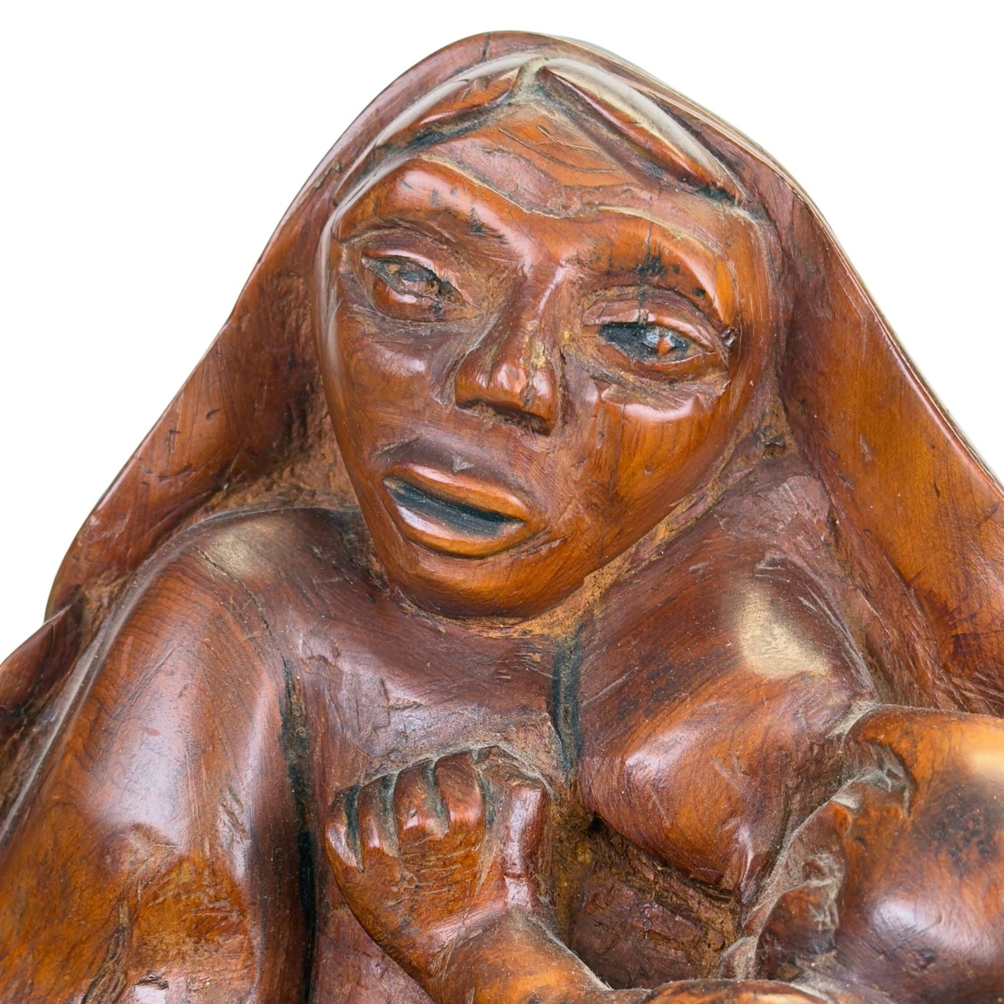 Marienskulptur aus Holz mit tiefdunkler Patina und Charakter