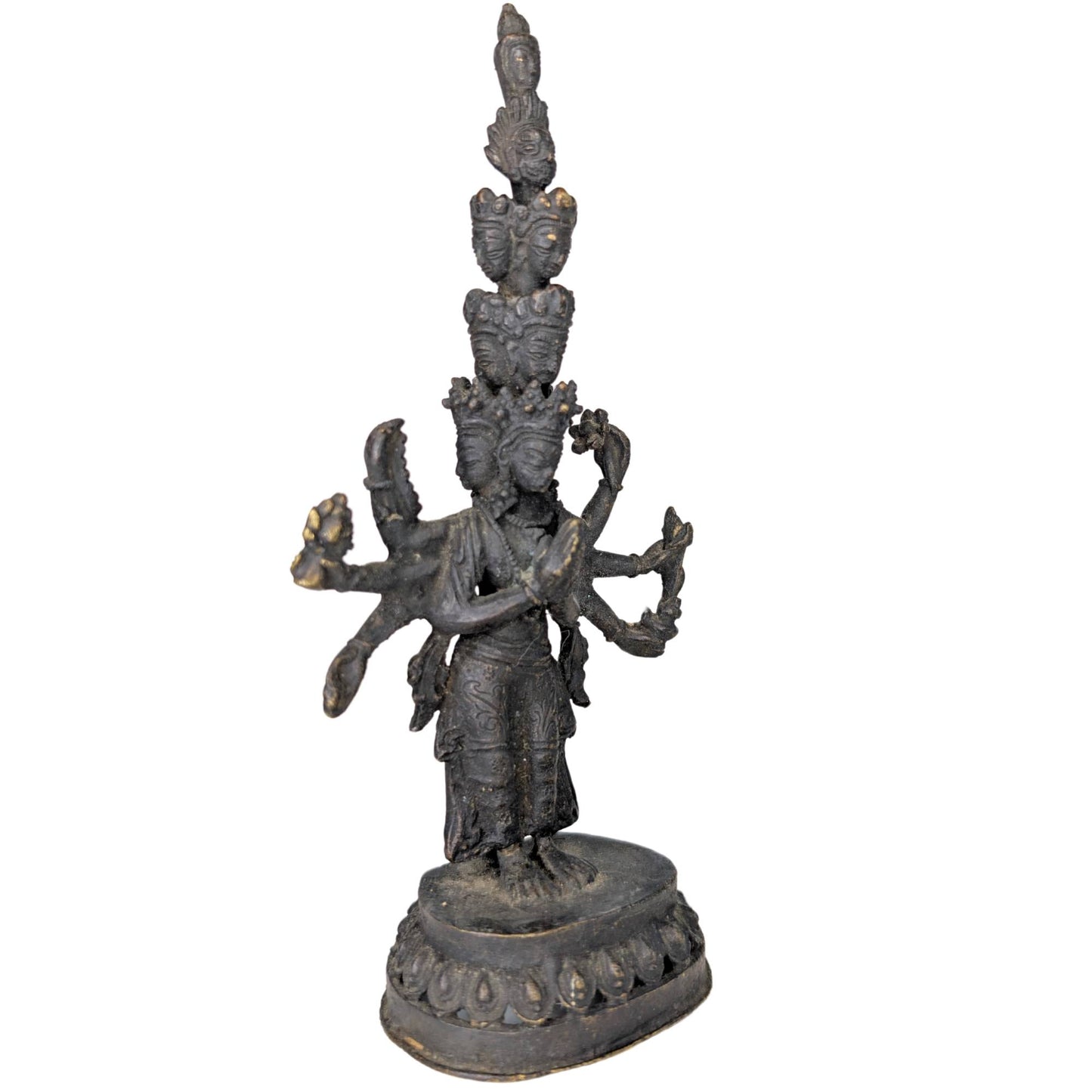Komplexe, vielköpfige und vielarmige Ikonographie des Bodhisattva des Mitgefühls.