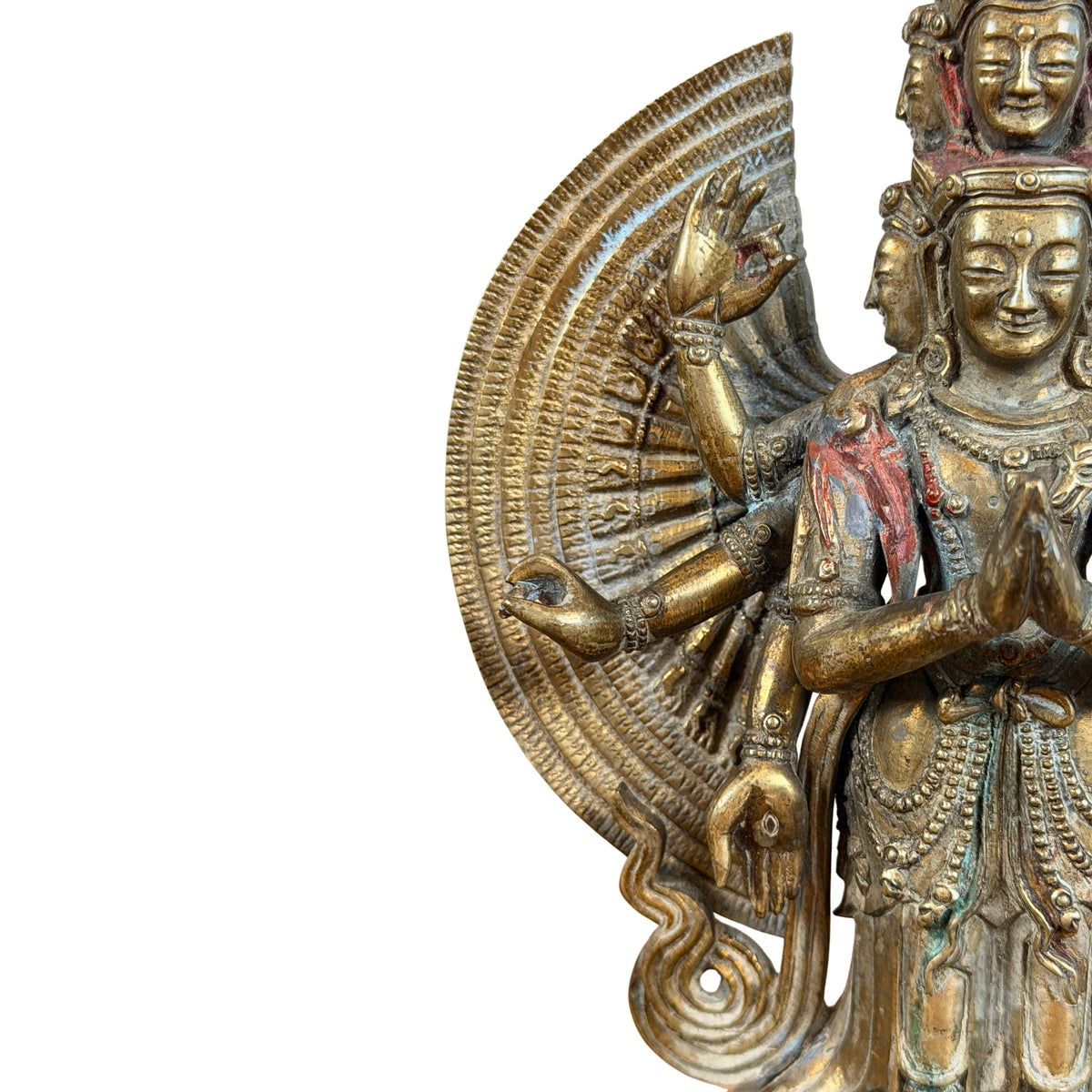 Rechte Seite der Figur: Hand in Vitarka-Mudra, seitlich ausgestreckte und gesenkte Hand vor der Aureole