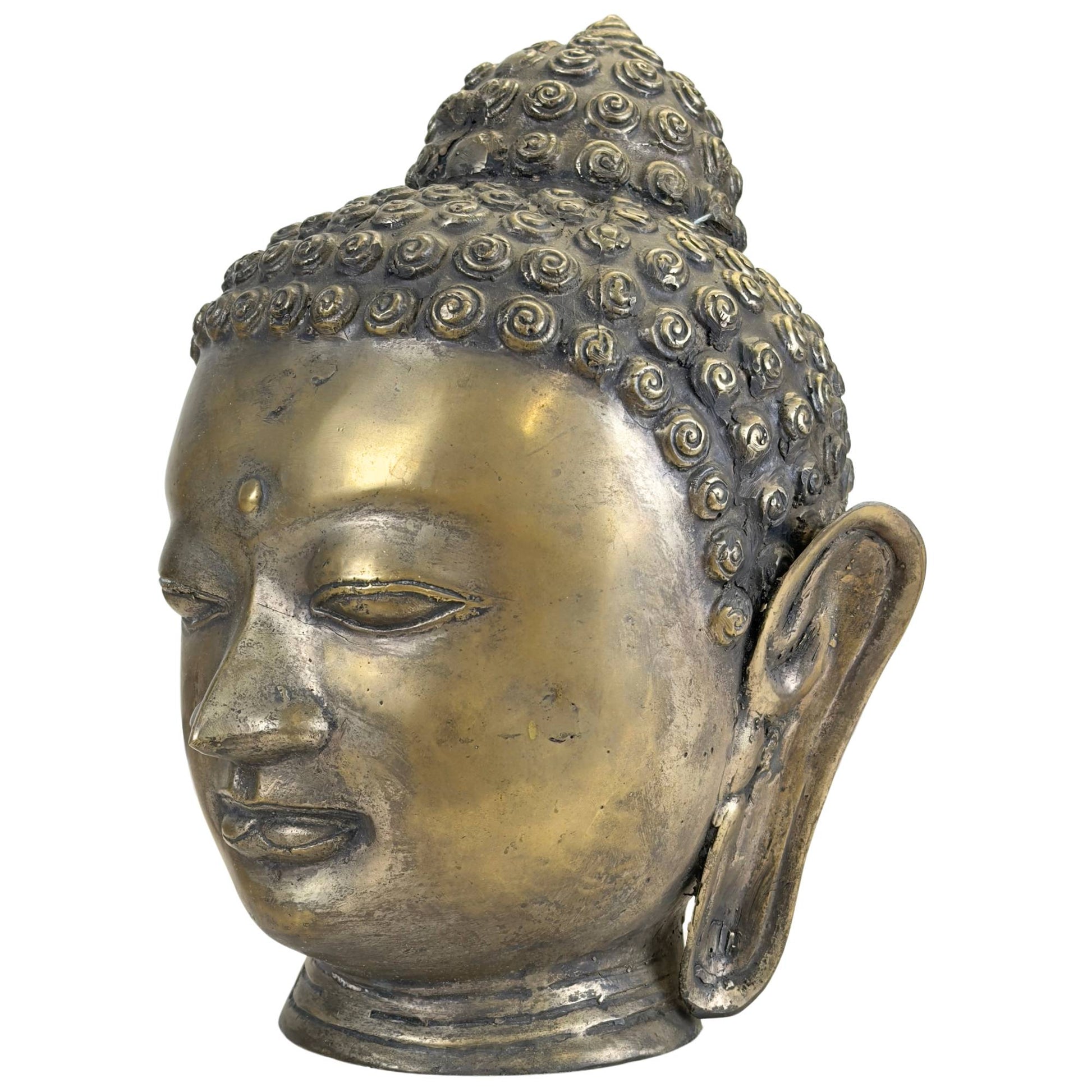 Detail des gelassenen Gesichts eines bronzenen Buddha-Kopfes