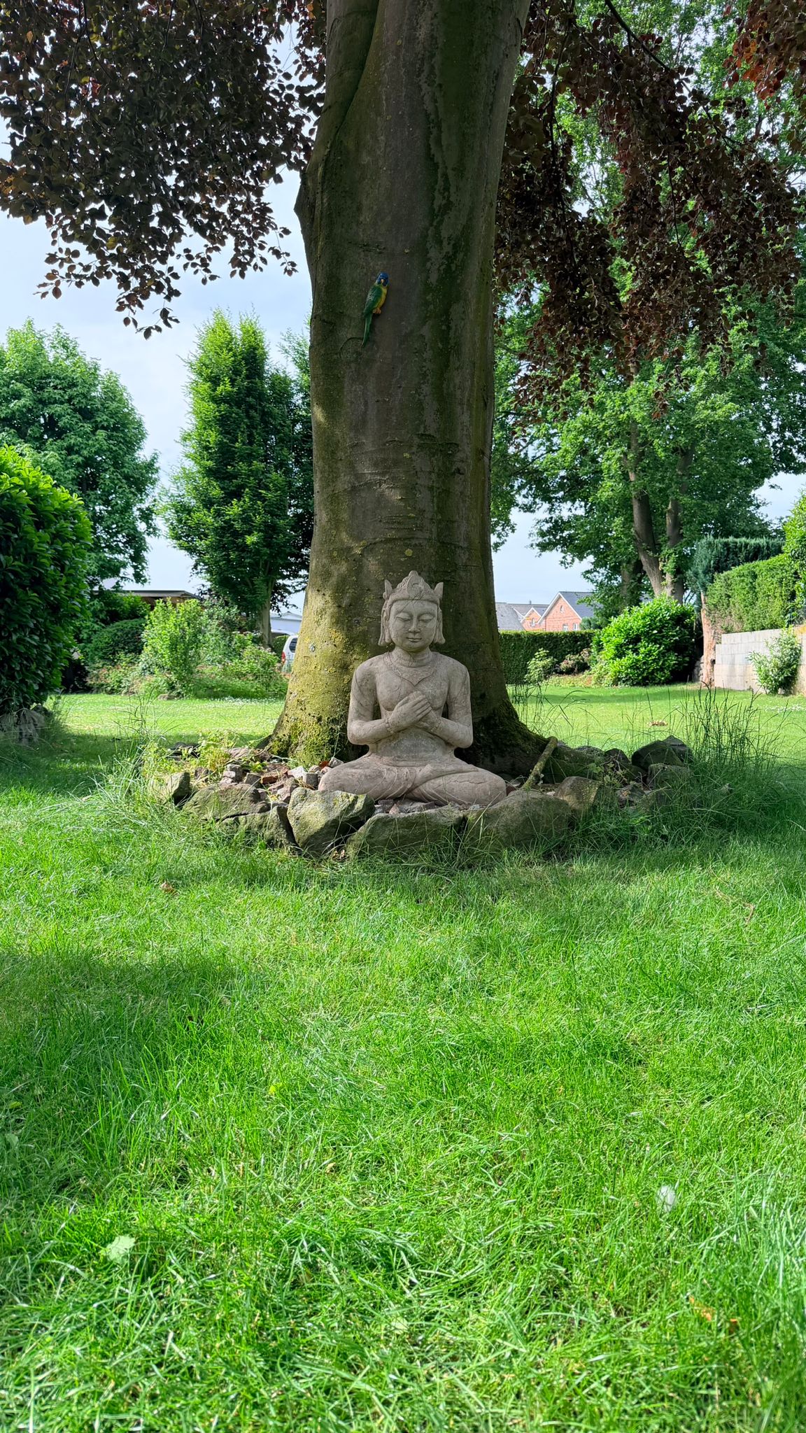 Exklusive monumentale indonesische Tempelstatue mit historischem Erscheinungsbild