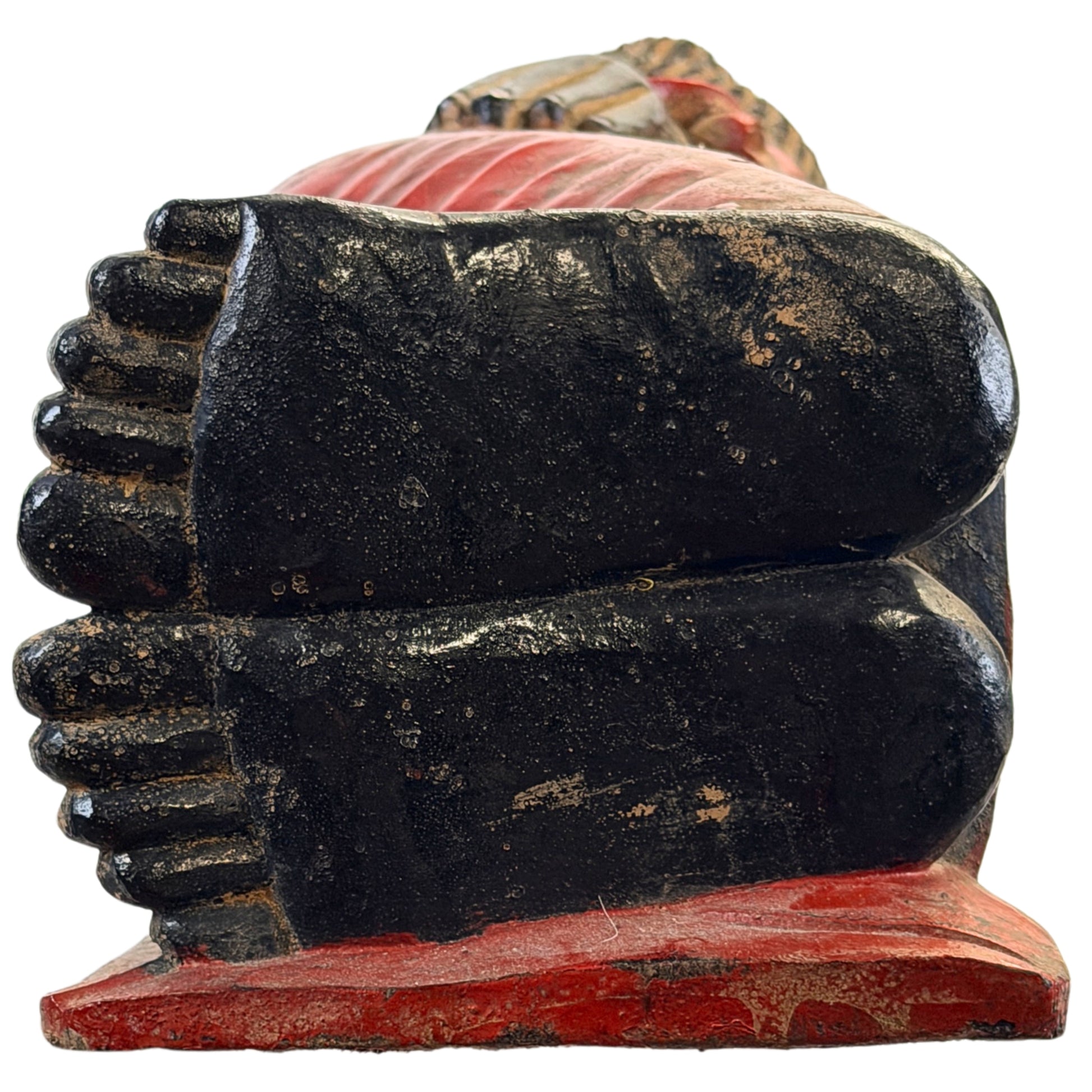 Frontales Detail beider Füße des antiken liegenden Buddha
