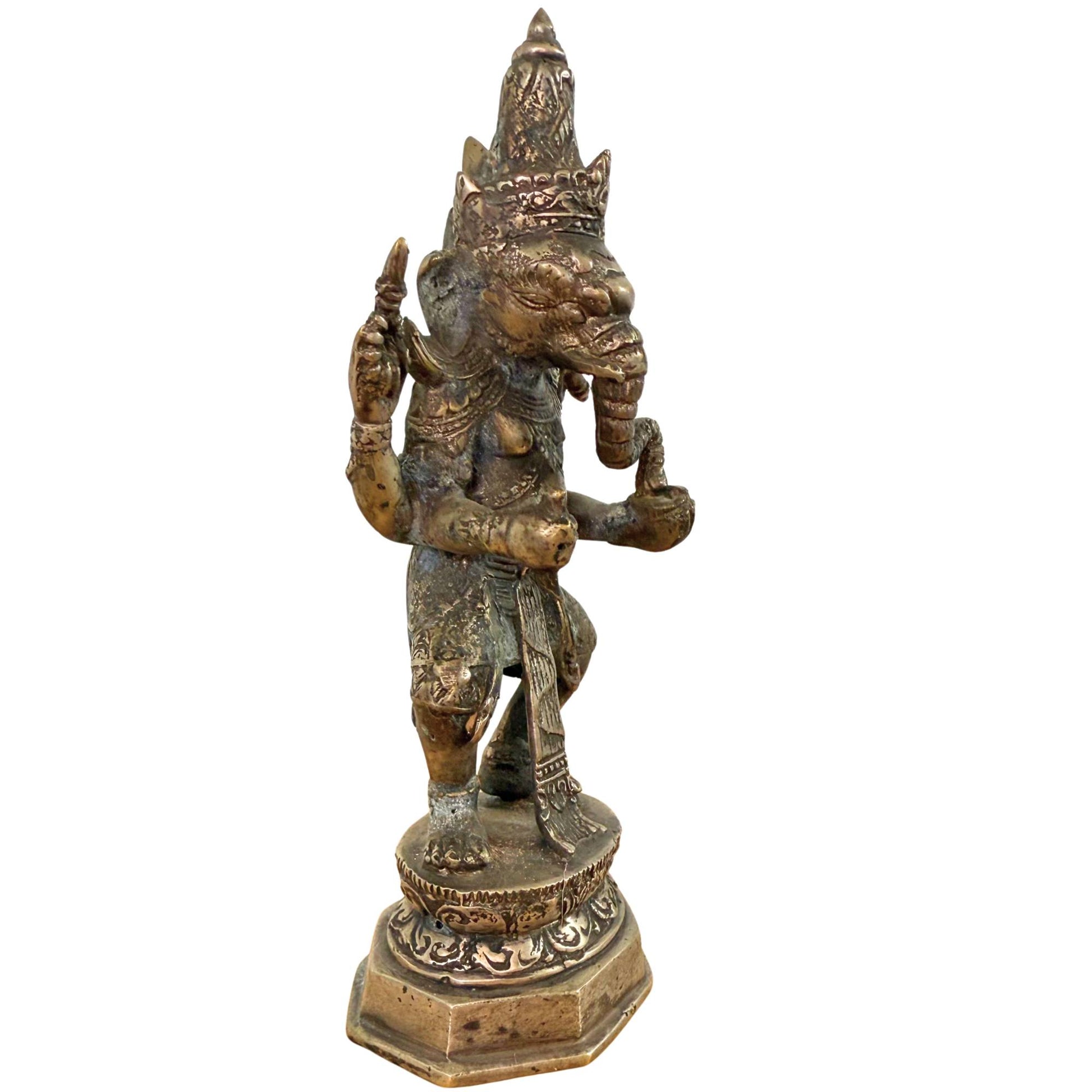 Detail des abgebrochenen Stoßzahns der balinesischen Ganesha-Figur, einem Symbol für Opferbereitschaft und intellektuelle Konzentration.