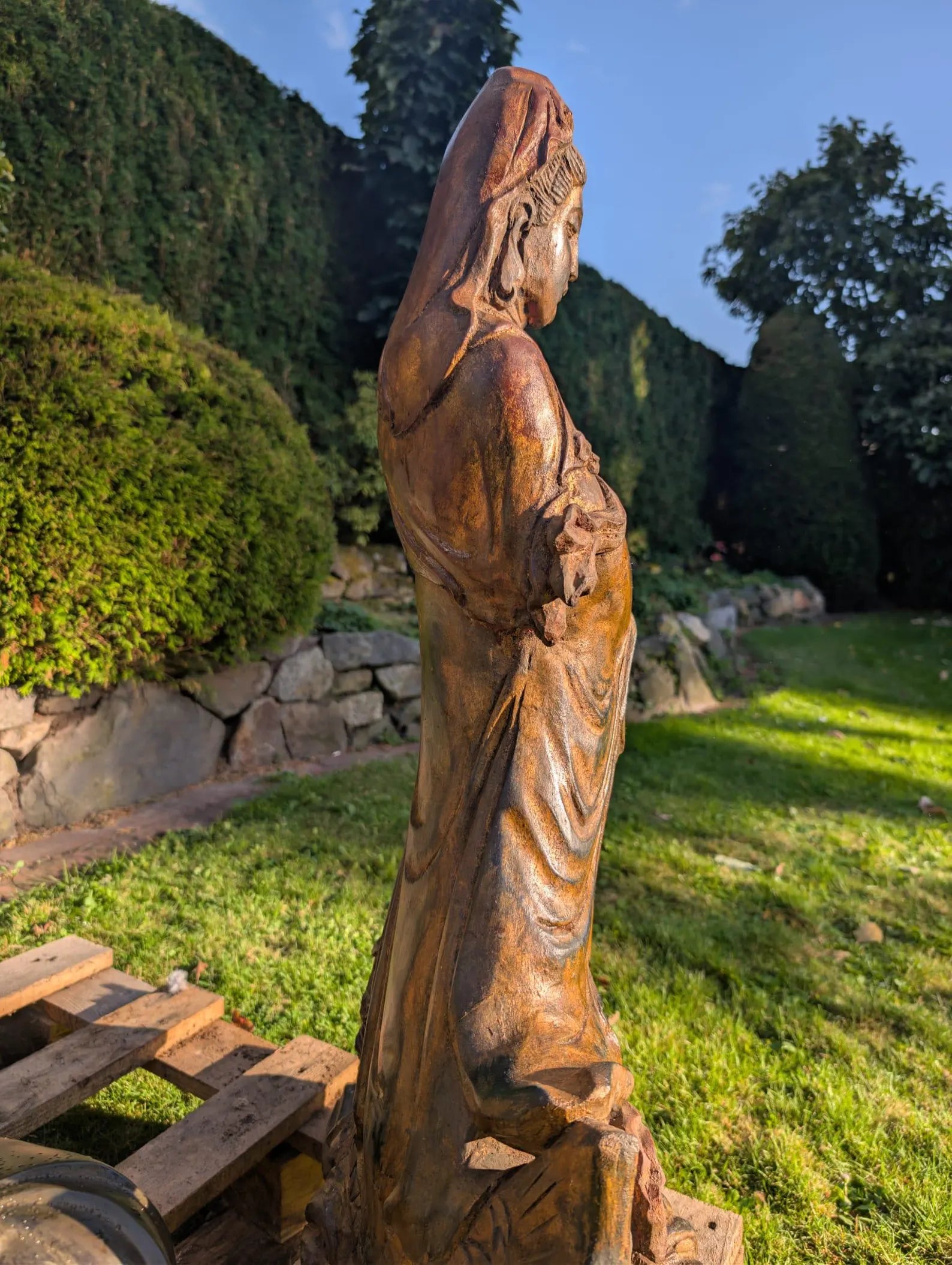 Geprüfte antike Holzstatue des Kwanyin-Drachen (Expertengutachten)