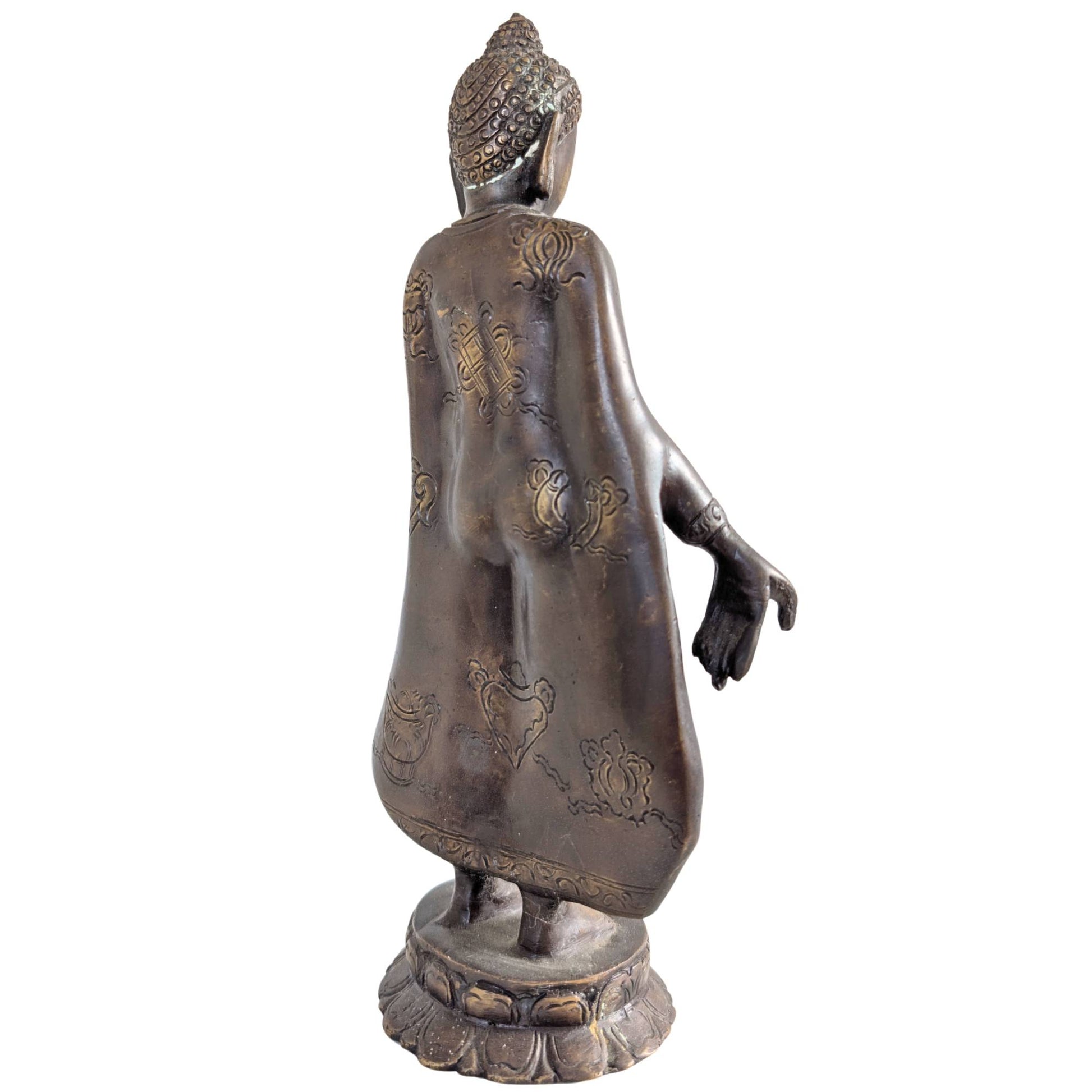 Reich verzierte symbolische Gravuren auf der Rückseite der bronzenen Buddha-Statue.