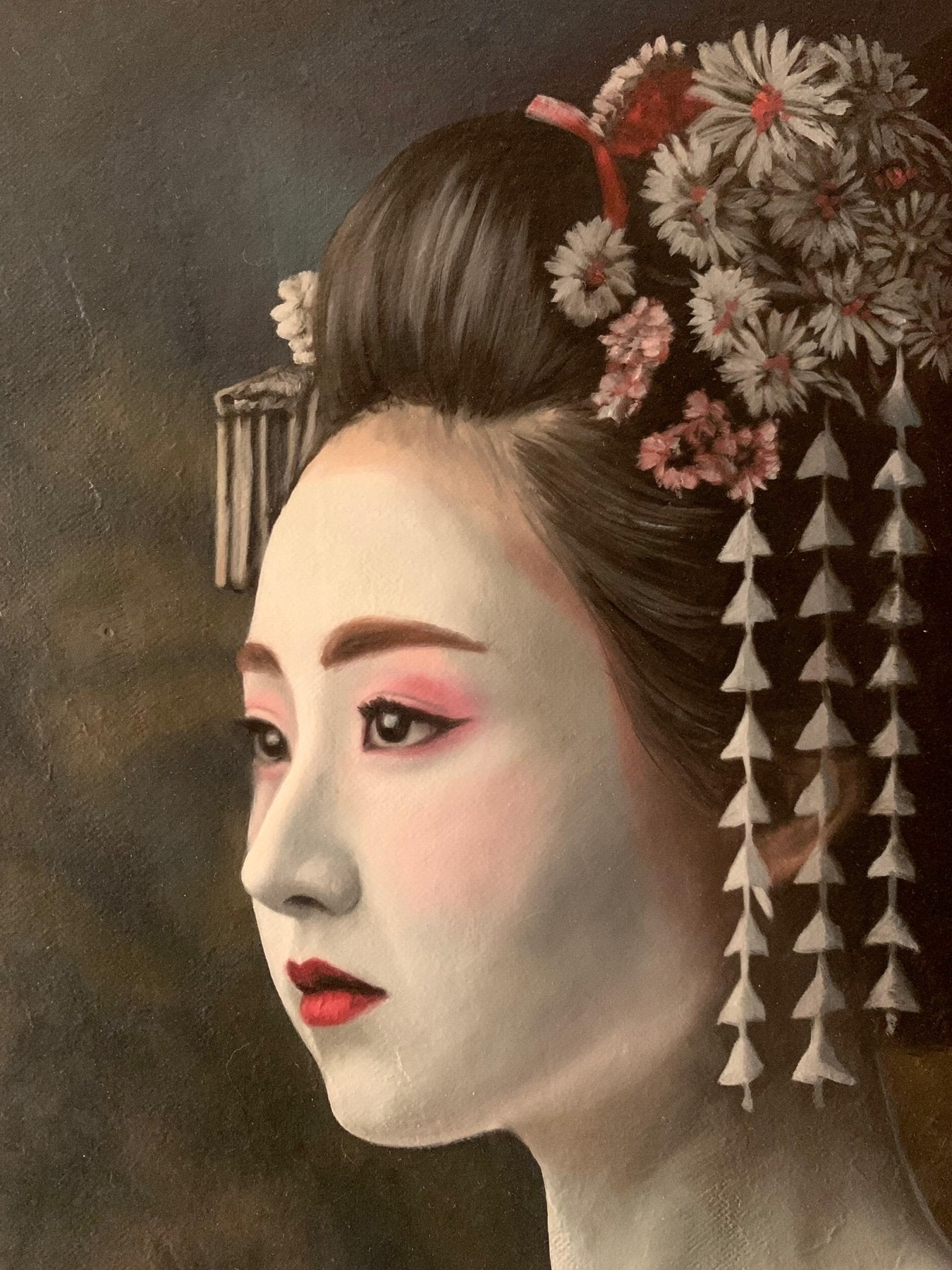 Detail des realistischen Geisha-Gesichts mit traditionellem weißen Make-up in Ölfarbe.