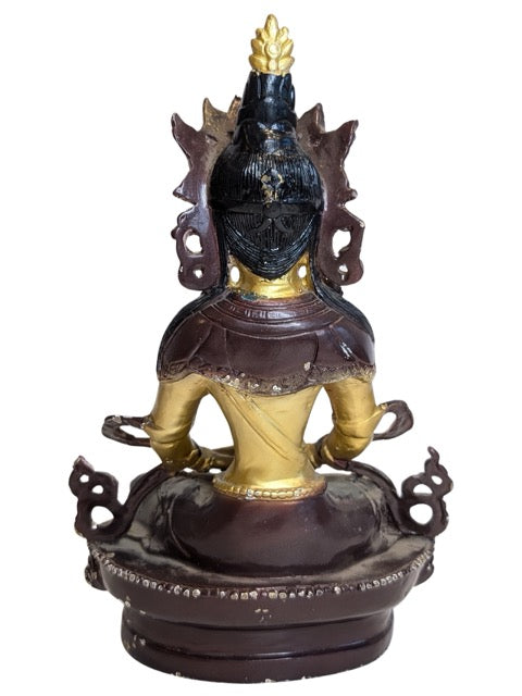 Goldfarbene Tara-Statue, geeignet als Dekorationsobjekt im Innenbereich