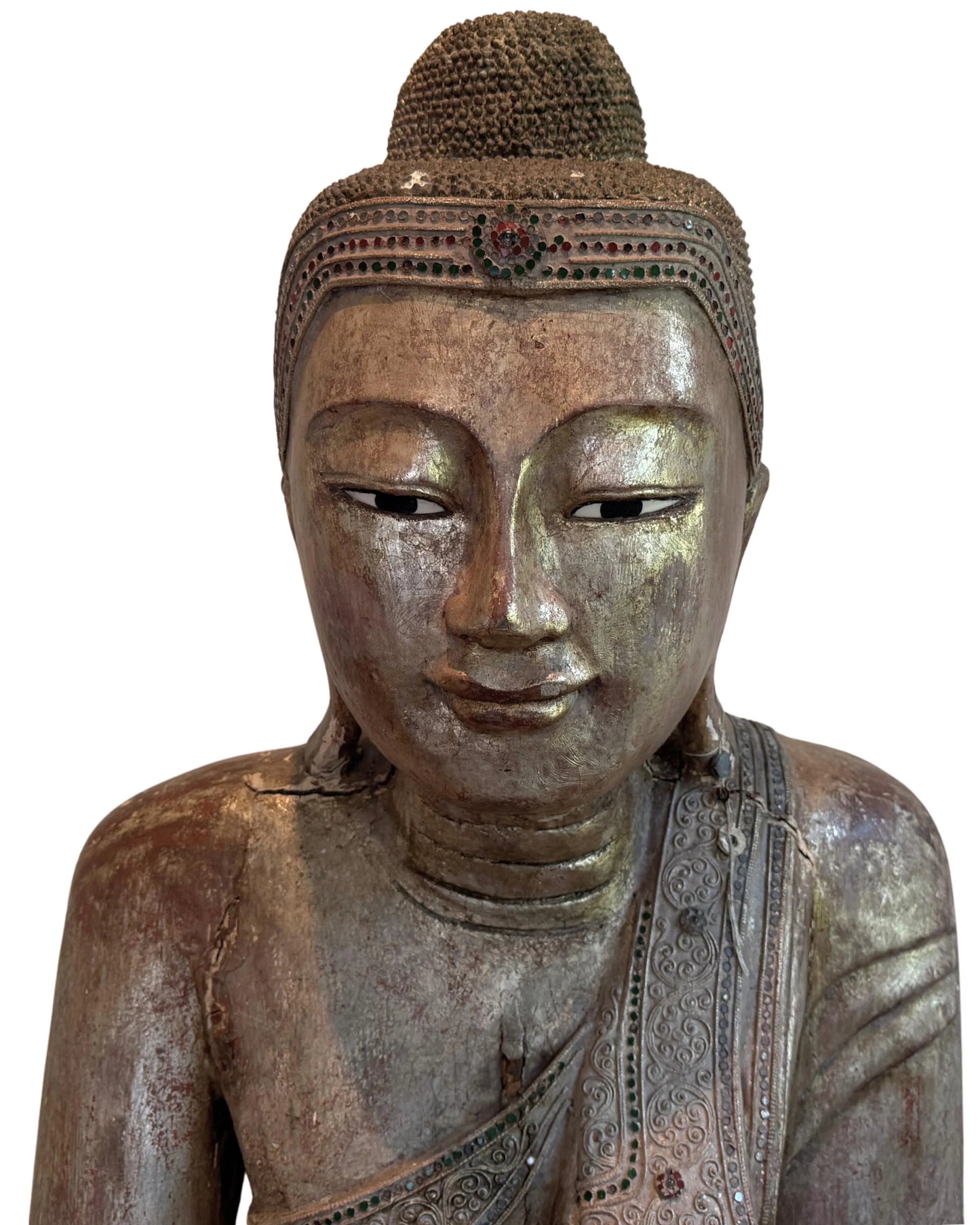 Buddha-Kopf aus Holz, Myanmar, Mandalay – Detailansicht von Gesicht und Ausdruck
