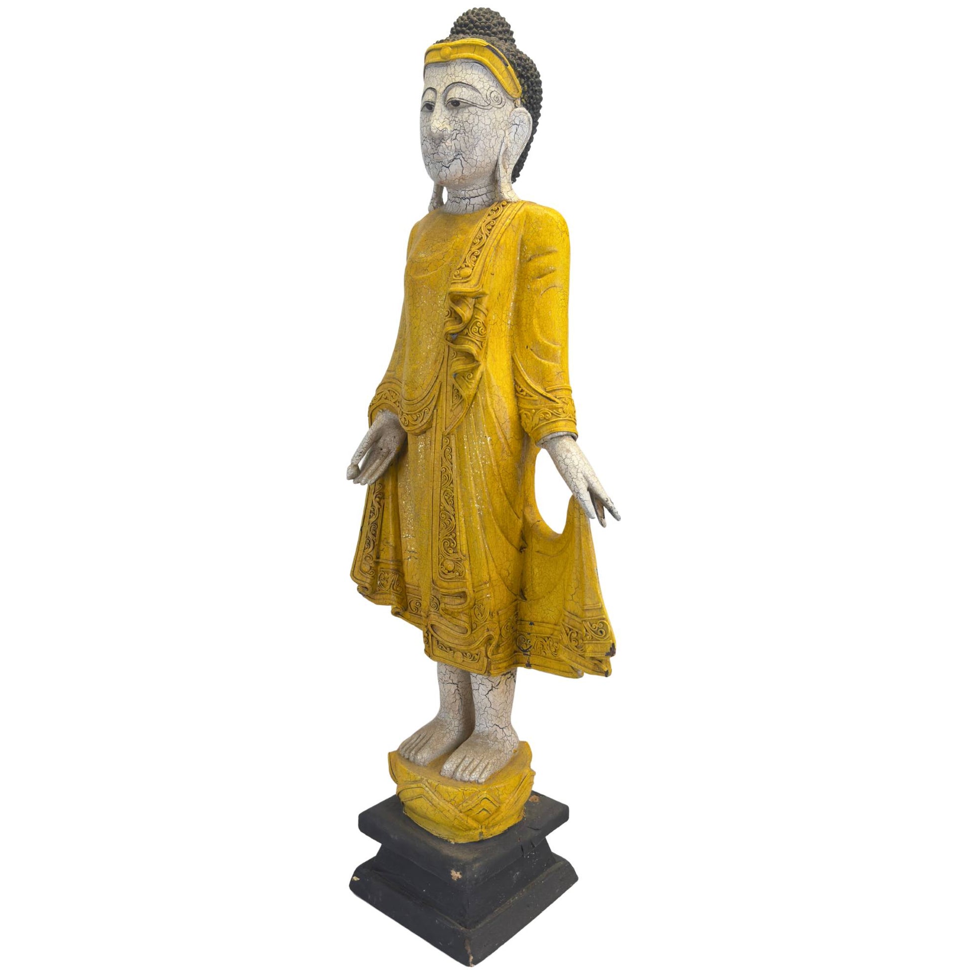 Dreiviertel-Seitenansicht der linken Seite, die die schlanken Proportionen dieser dekorativen, 87,5 cm hohen Statue zeigt.