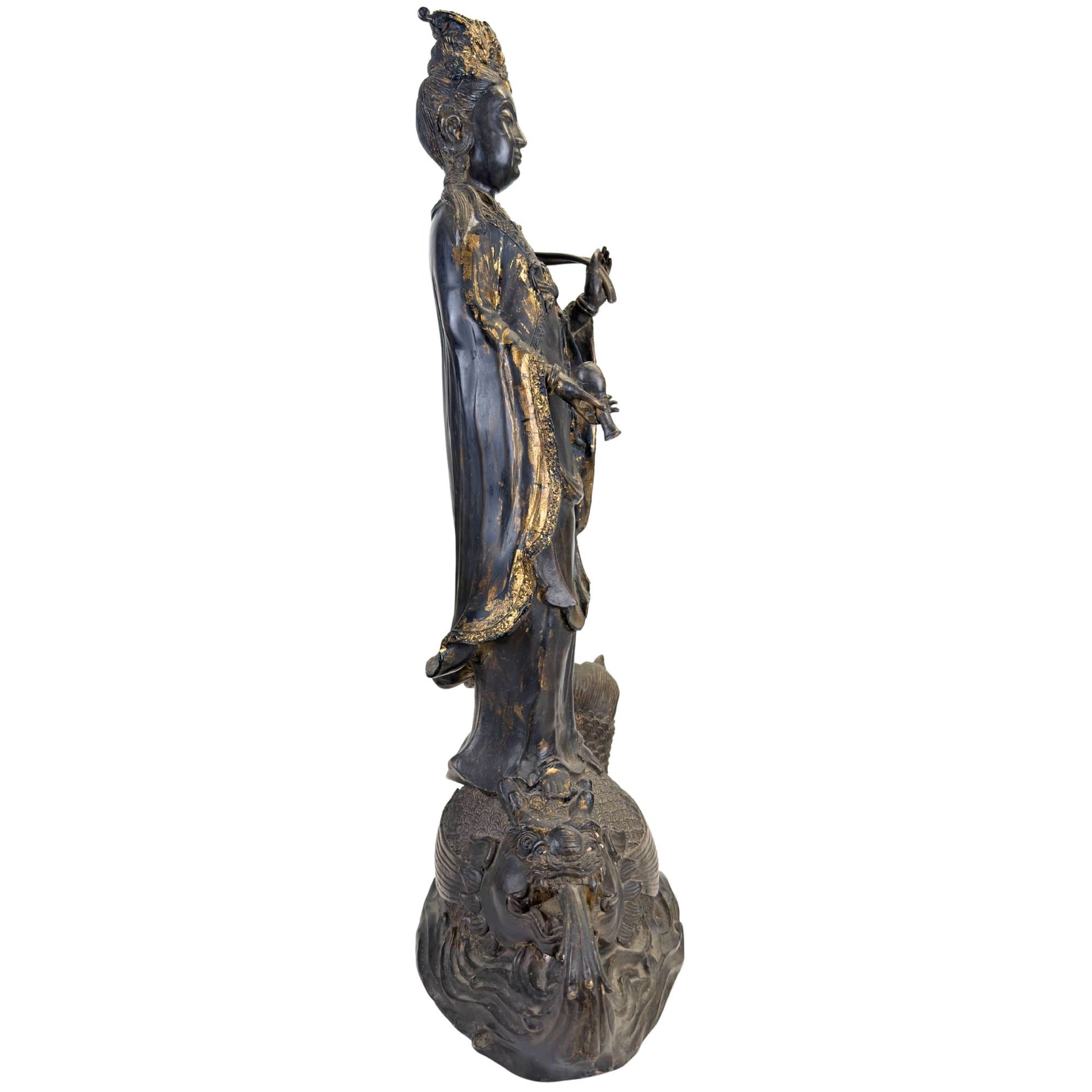 Große Guanyin-Statue mit Drachenfisch- und Wassermotiven, 64 cm hoch und 16 kg schwer