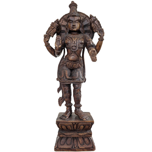Große, handgeschnitzte Holzstatue von Lord Vishnu aus Südindien.