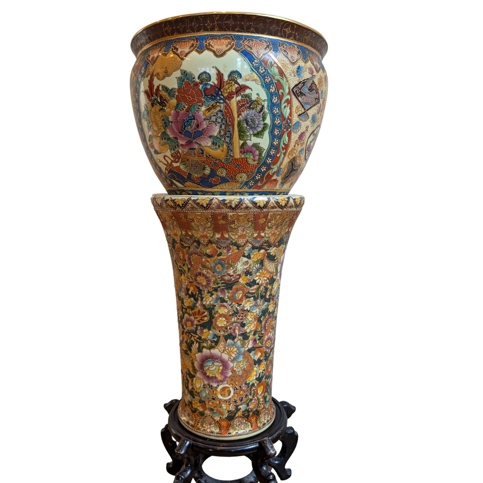 Beeindruckende große Porzellanvase inklusive Sockel aus der Meiji-Zeit.