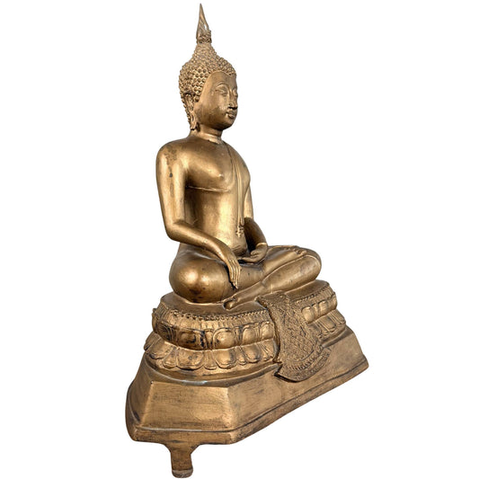 Großer thailändischer Buddha aus vergoldeter Bronze mit einem heiteren, meditativen Erscheinungsbild
