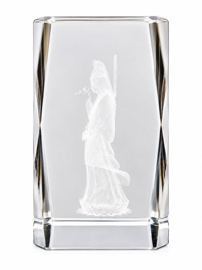 Seitenansicht der 3D-lasergravierten Guanyin in optischem Kristallglas mit Blüte in der Hand
