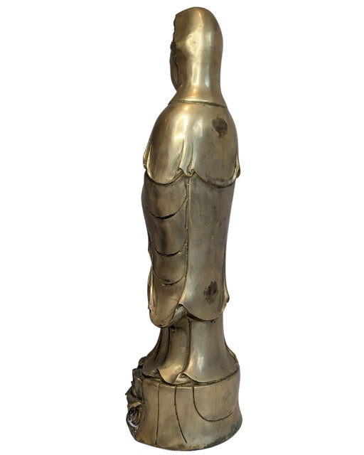 Stehende Guanyin aus Bronze mit schlanken Proportionen