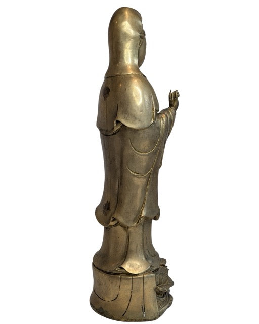 Guanyin Bodhisattva mit kleinem Buddha in der Krone