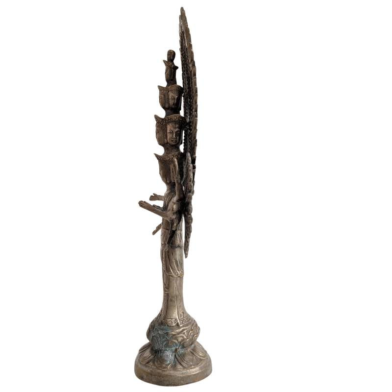 Chinesische Guanyin-Statue aus Bronze mit mehreren Köpfen und Armen, buddhistische Tradition