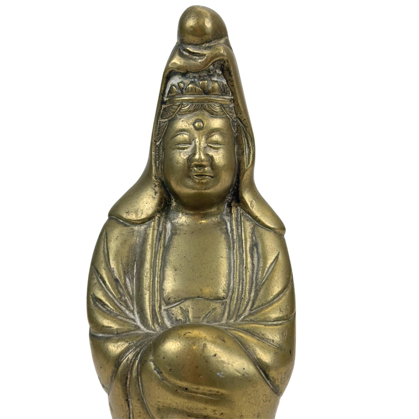 Detailaufnahme von Guanyins Gesicht mit einem ruhigen und freundlichen Ausdruck