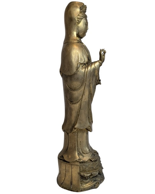 Stehende Guanyin mit Wasserflasche und Weidenzweig aus chinesischer Bronze