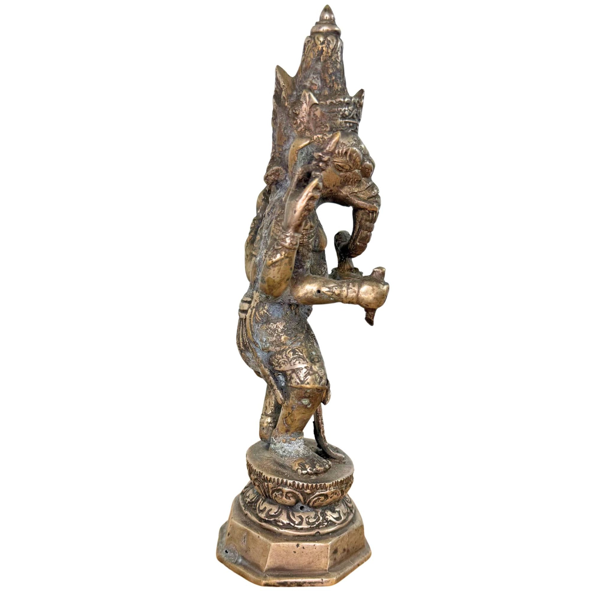 Die mehrschichtige Mahuta-Krone auf der Ganesha-Figur verbindet die Gottheit mit den göttlichen Sphären Balis.