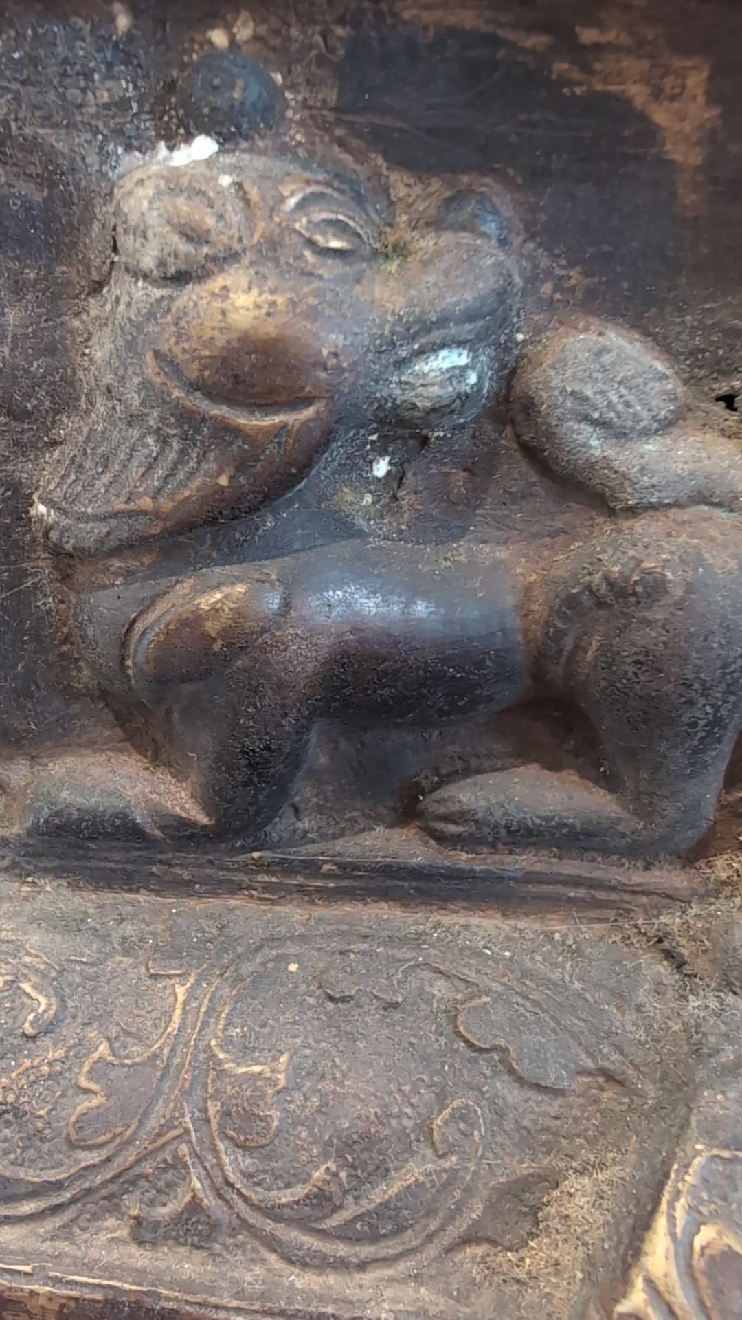 Himalaya-Buddha aus Bronze im Mustang-Stil mit alter Patina