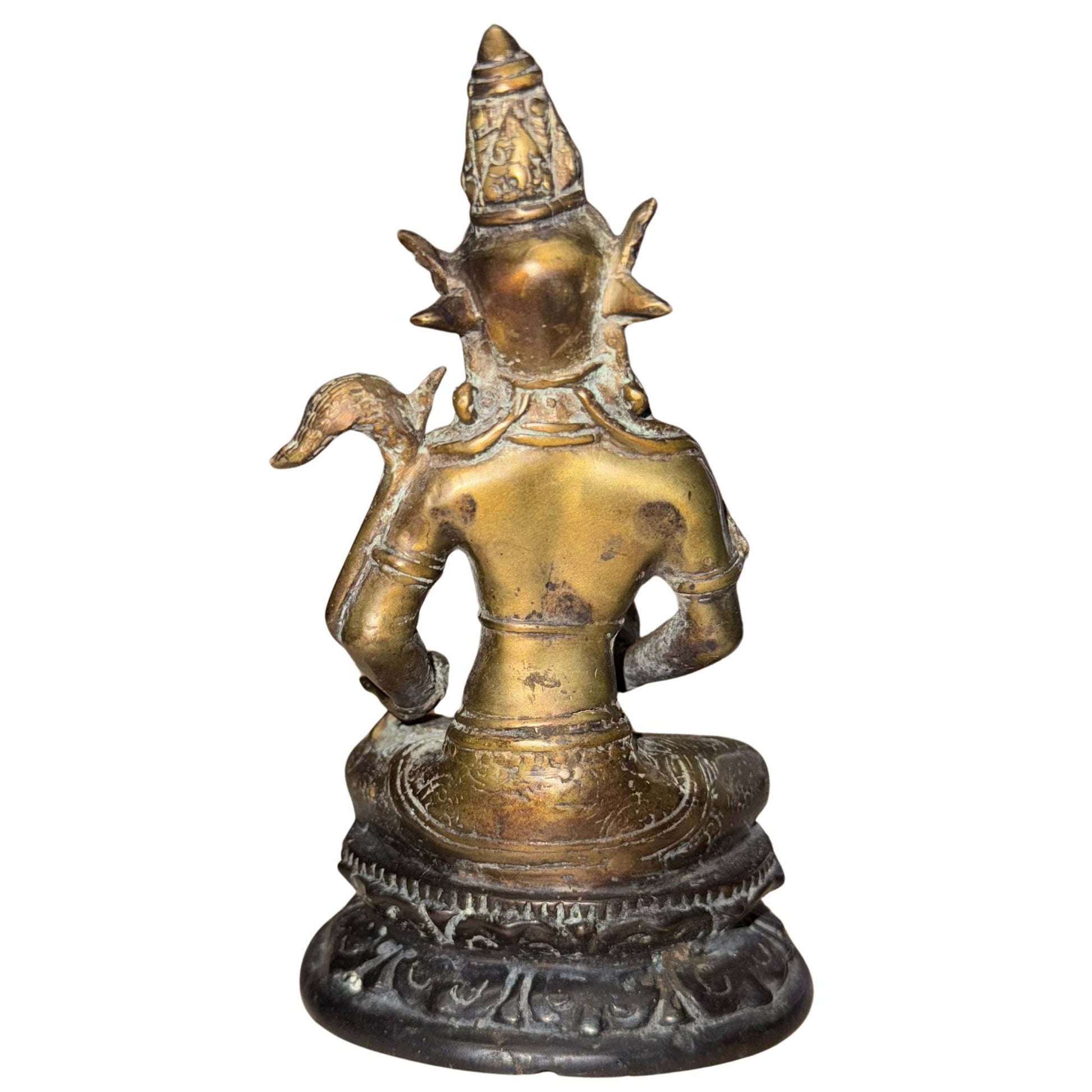Himalaya-Bronze-Avalokiteshvara mit Kupferoxidation und grünen Patinaschichten im Inneren.