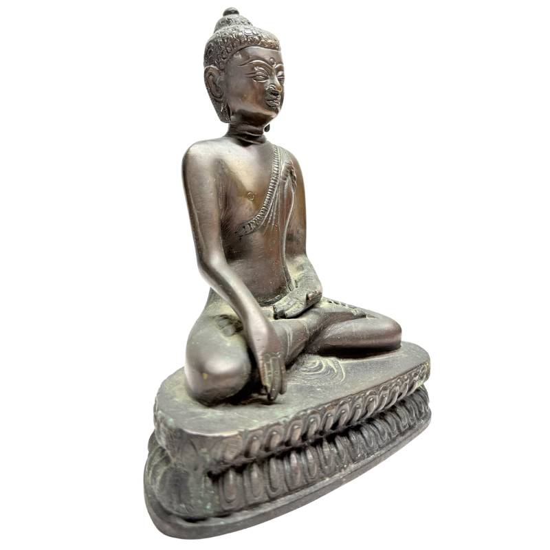 Bronzene Meditationsstatue des Buddha auf einem traditionellen Lotusthron