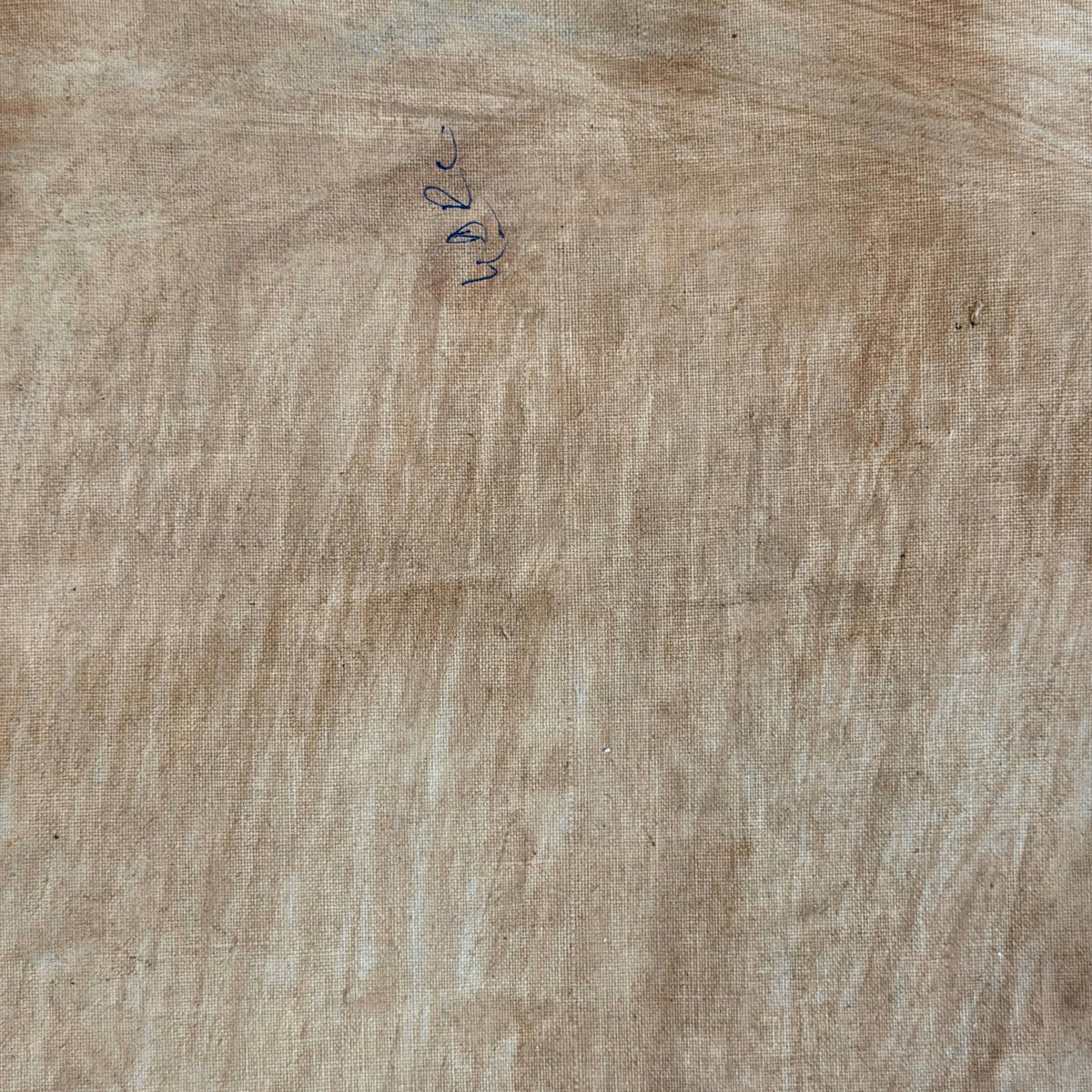 Rückseite der Baumwollleinwand mit Feuchtigkeitsflecken und einer mit Kugelschreiber geschriebenen Nummer, Detail
