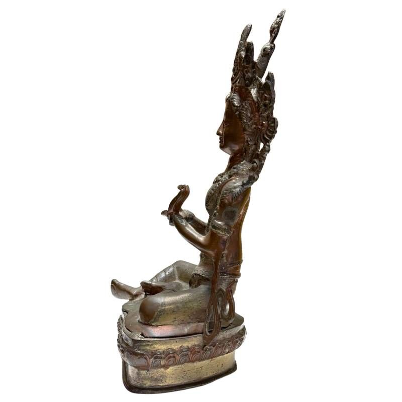 Antike, sitzende Tara aus der Himalaya-Tradition mit harmonischem Erscheinungsbild