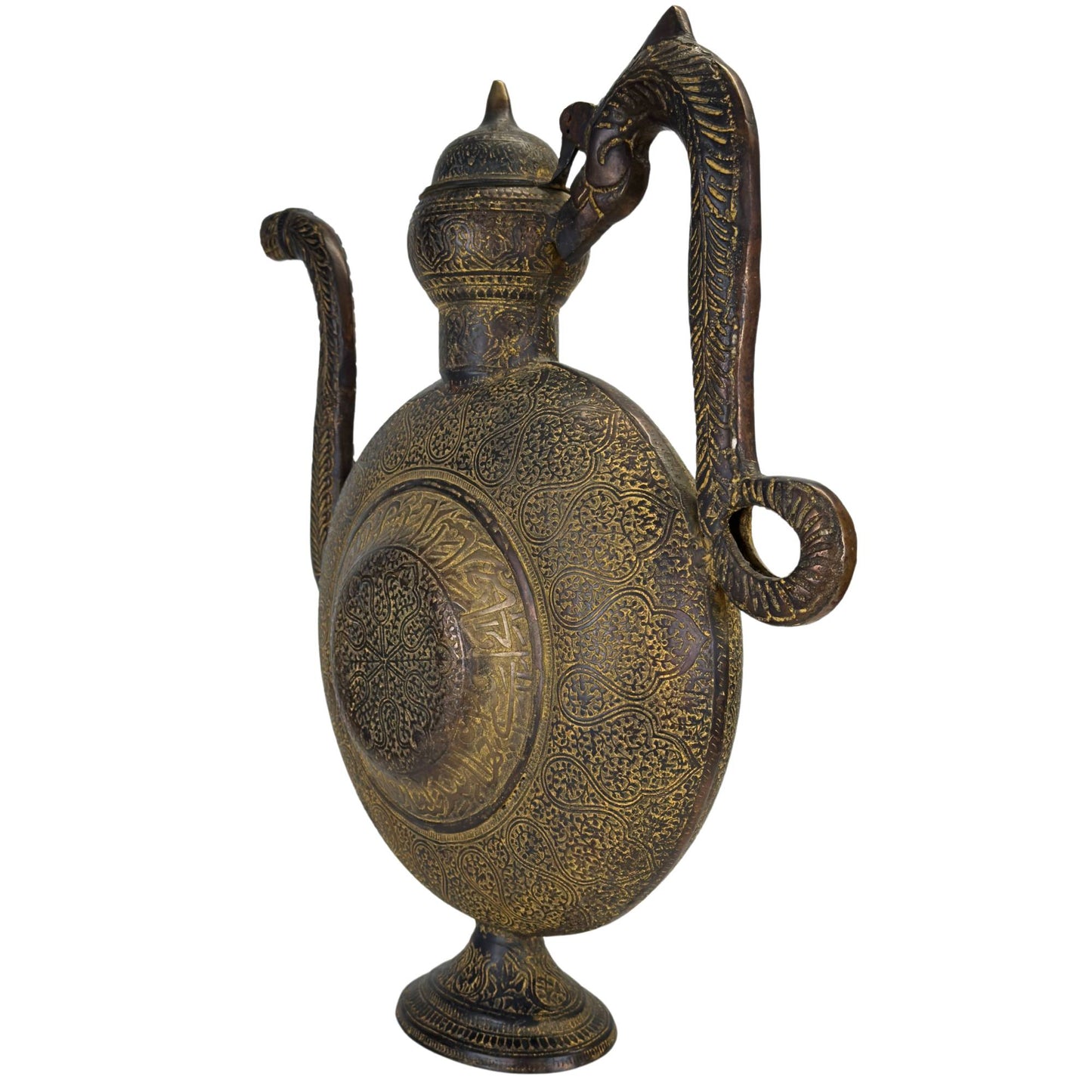 Detailansicht der natürlichen Patina und der historischen Gebrauchsspuren an der Bronze.