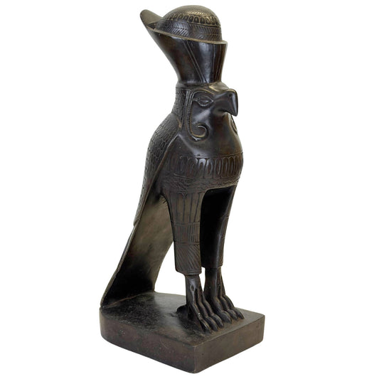 Horus-Statue des ägyptischen Falkengottes mit Doppelkrone