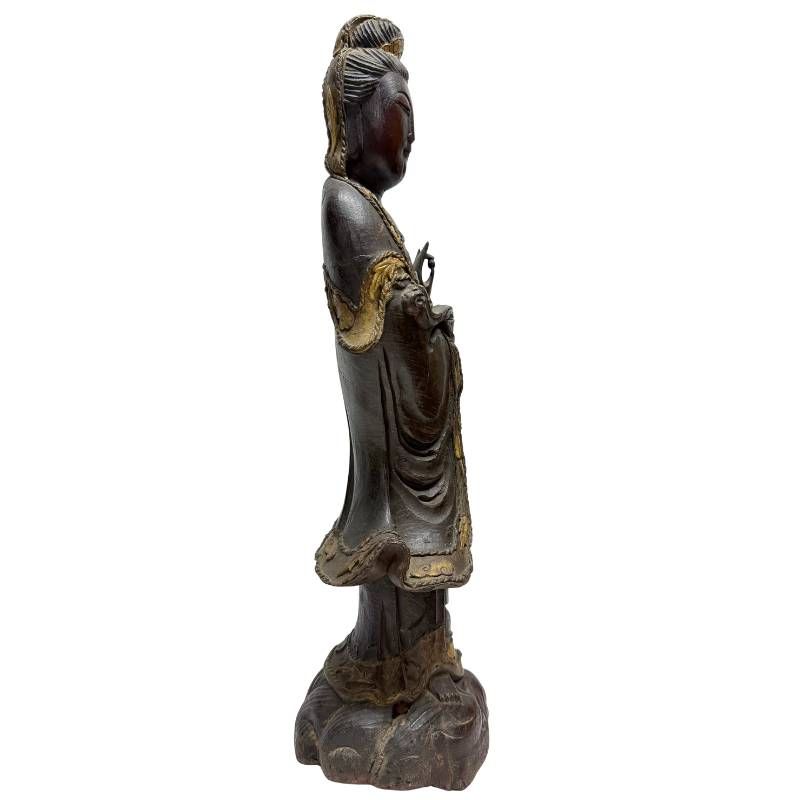 Chinesische Guanyin-Holzstatue aus der späten Qing-Zeit