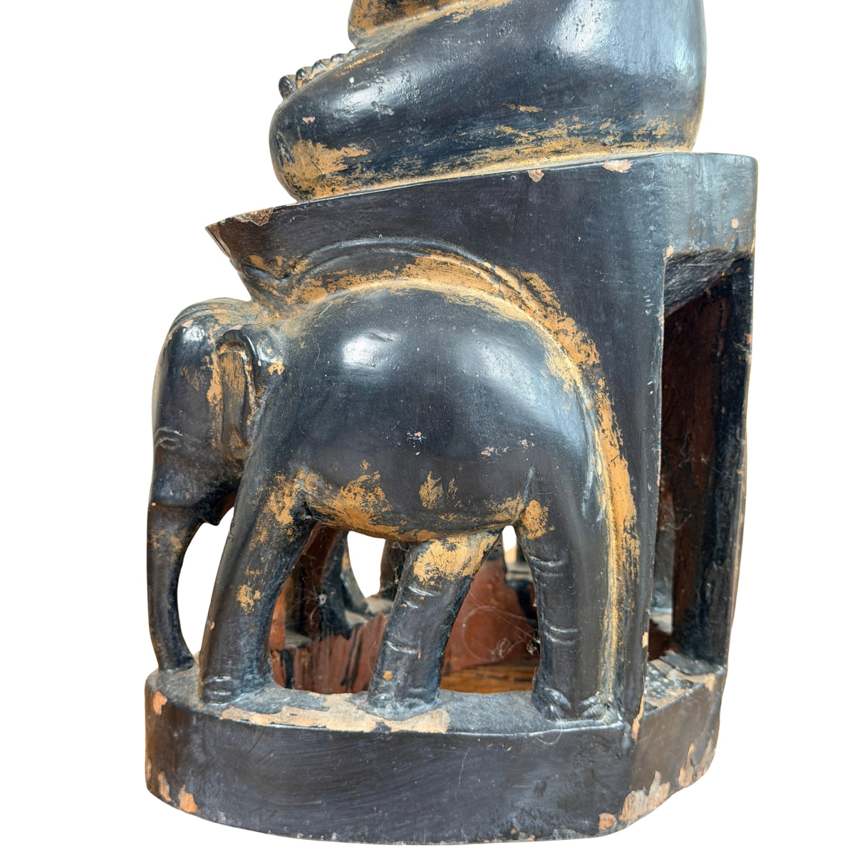 Elefant unter der Sitzplattform von der Seite, Detail