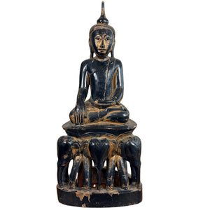 Lanna-Holzbuddha auf Elefantenthron, Nordthailand